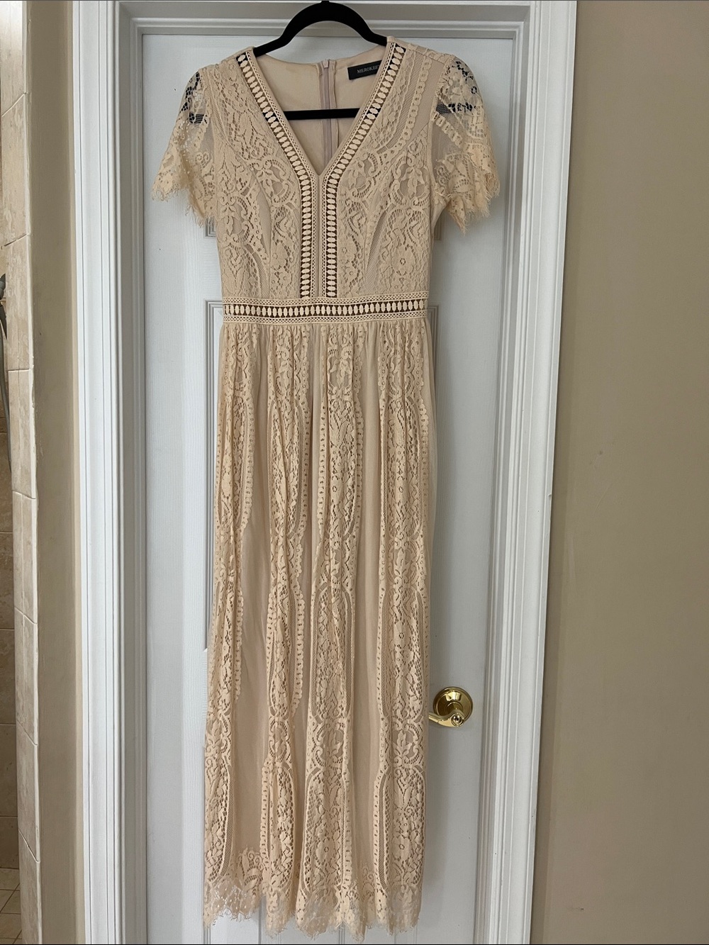 Elegant Beige Lace Maxi Dress with V-Neck